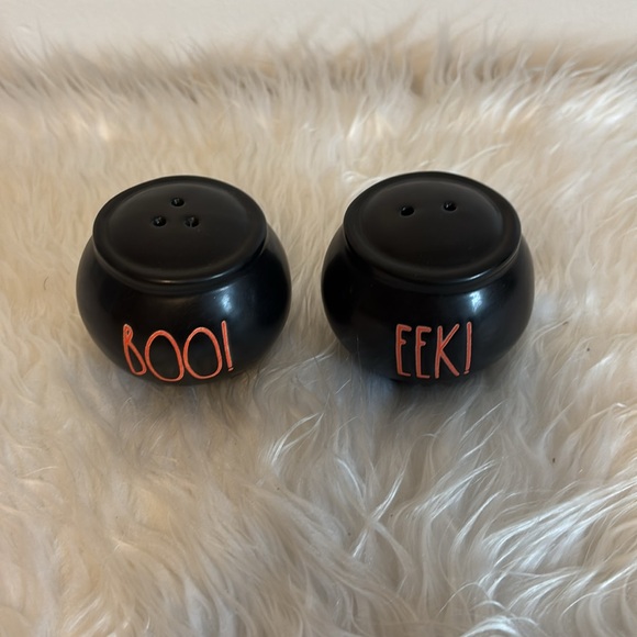 Rae Dunn Halloween Salt and Pepper Shakers “EEK” & “BOO” cauldrons 🖤 - Picture 2 of 7